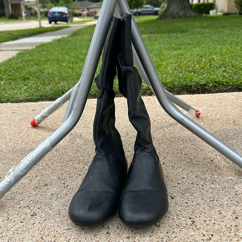 Women’s leather boots